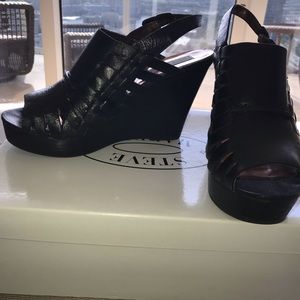 Steve Madden black wedges